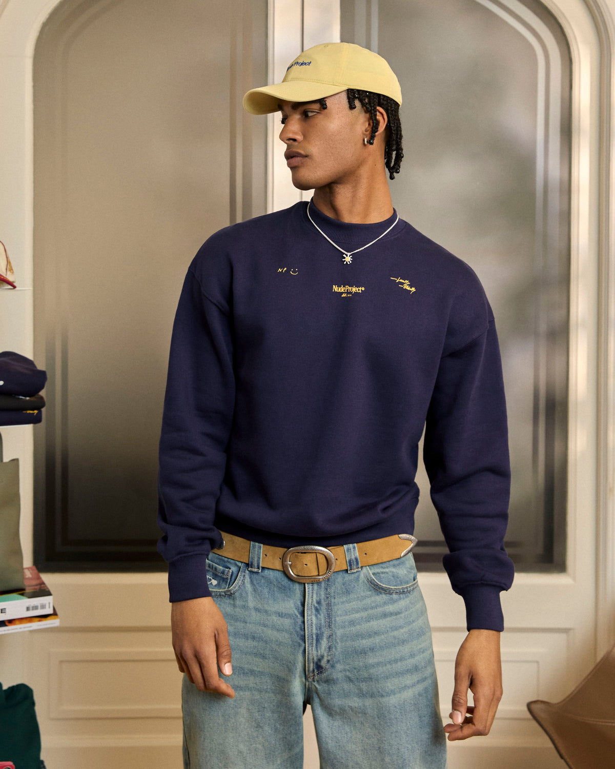 man [Model is 180cm/5'11'' wearing size L]