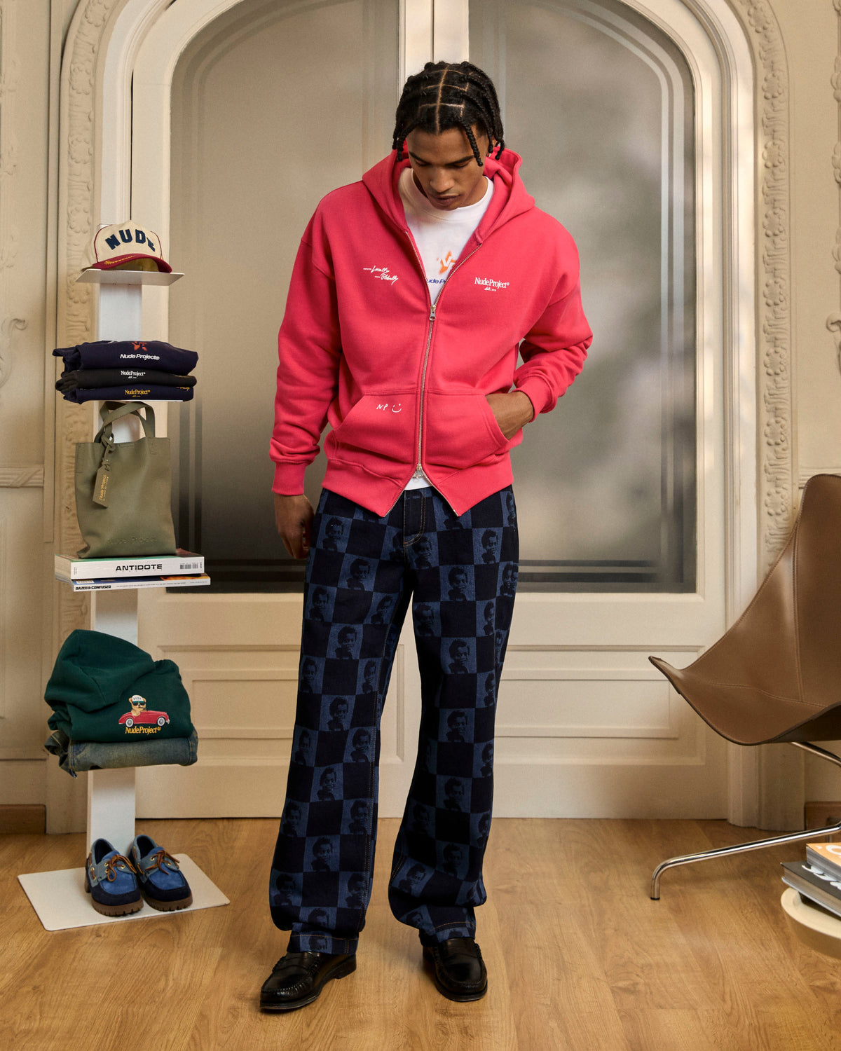 man [Model is 180cm/5'11" wearing size L]