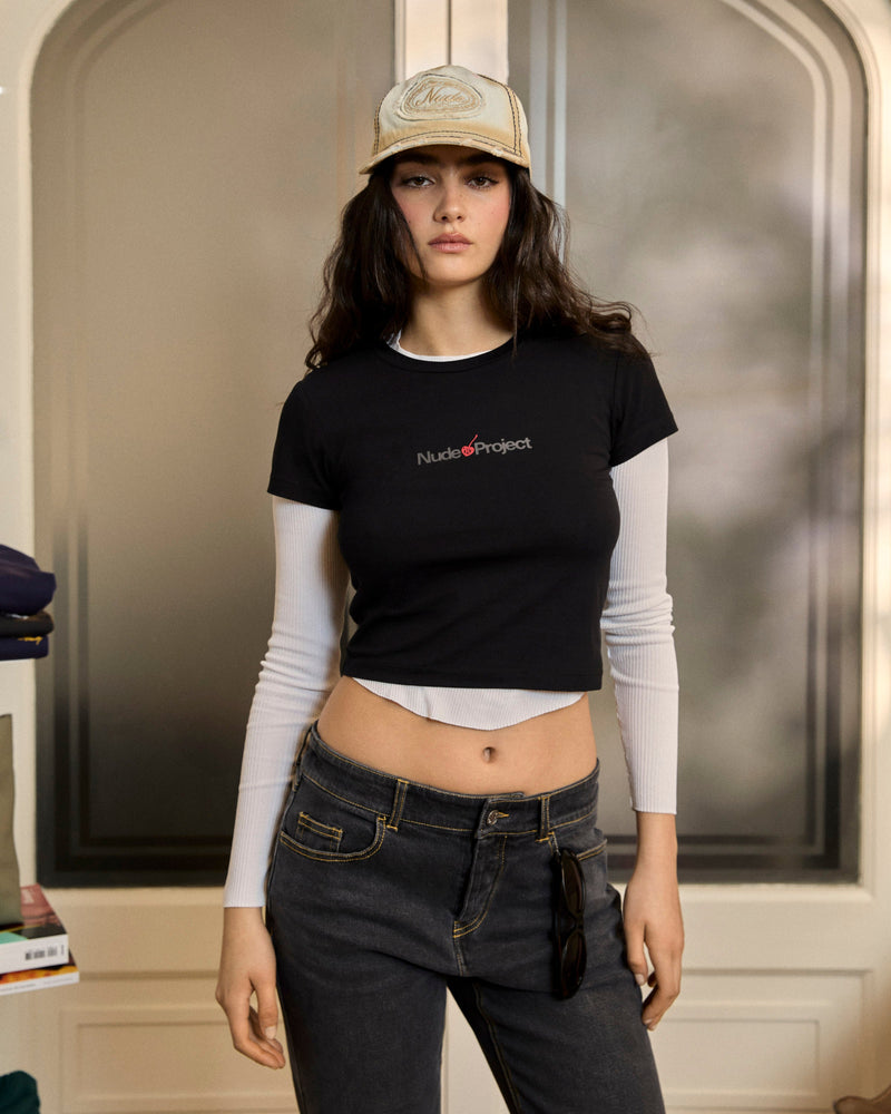 woman [Woman model is 175cm/5'9" wearing size M]