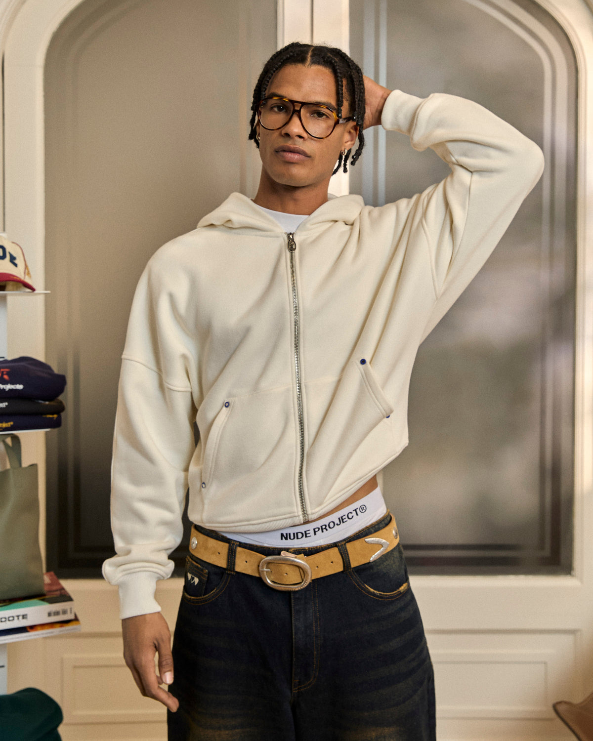 man [Model is 180cm/5'11" wearing size L]