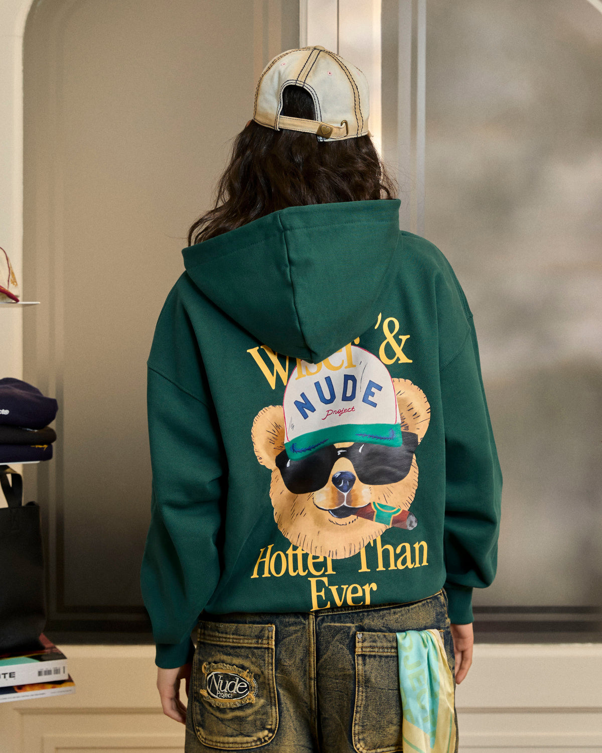 woman [Model is 175cm/5'9" wearing size M]