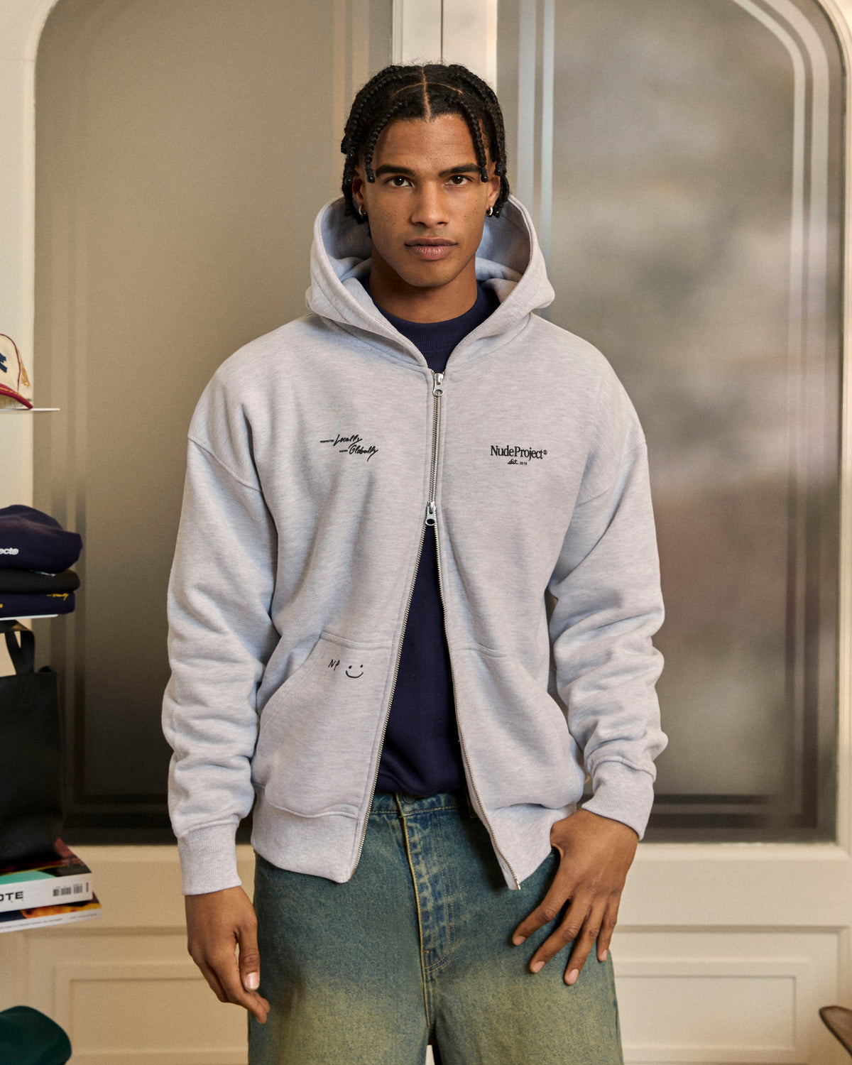 man [Model is 180cm/5'11" wearing size L]