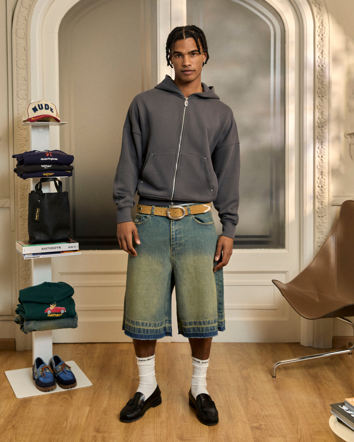 man [Model is 180cm/5'11" wearing size L]