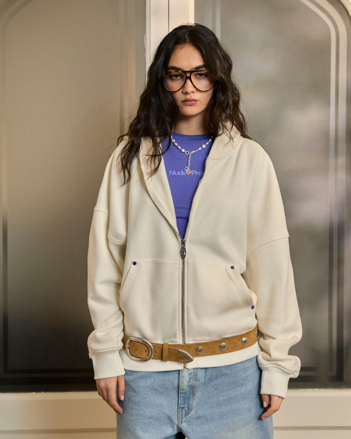 woman [Woman model is 175cm/5'9" wearing size M]