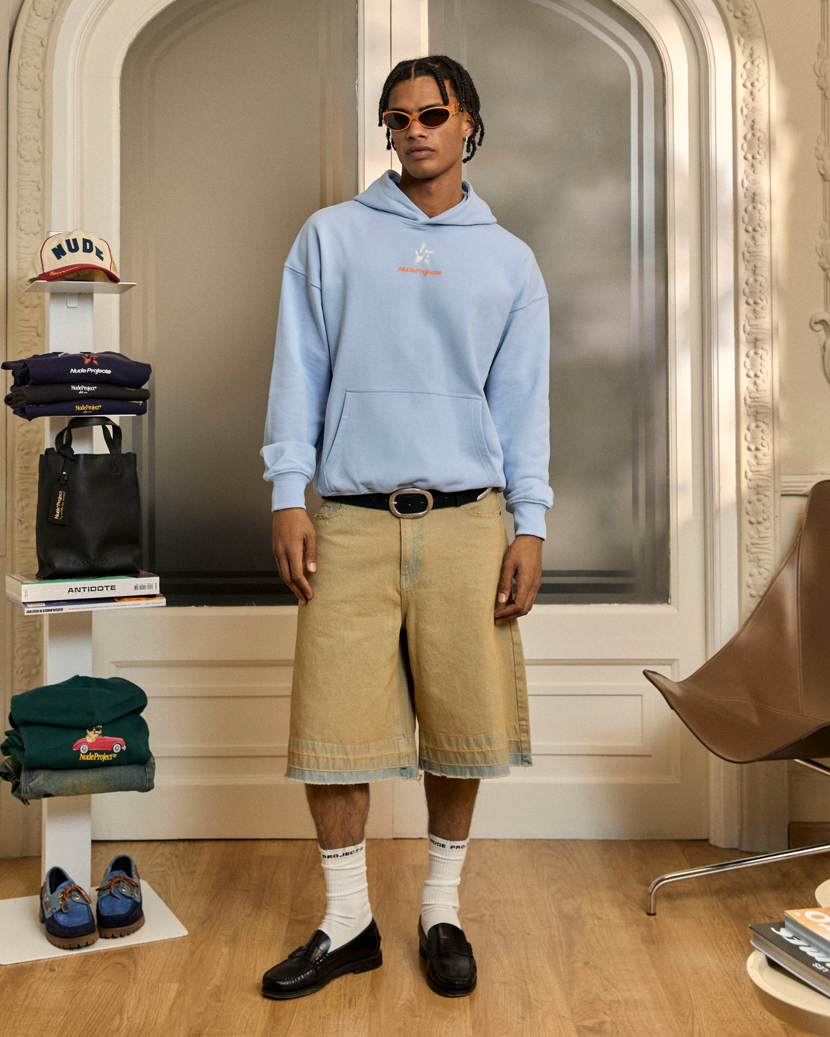 man [Model is 180cm/5'11" wearing size L]