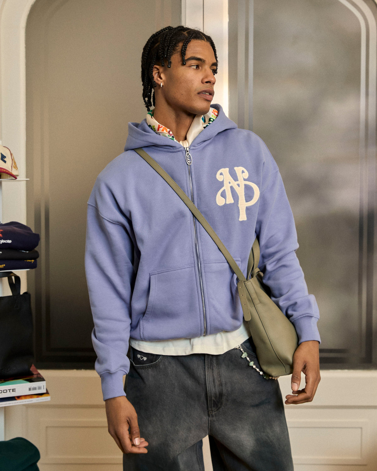 man [Model is 180cm/5'11" wearing size L]