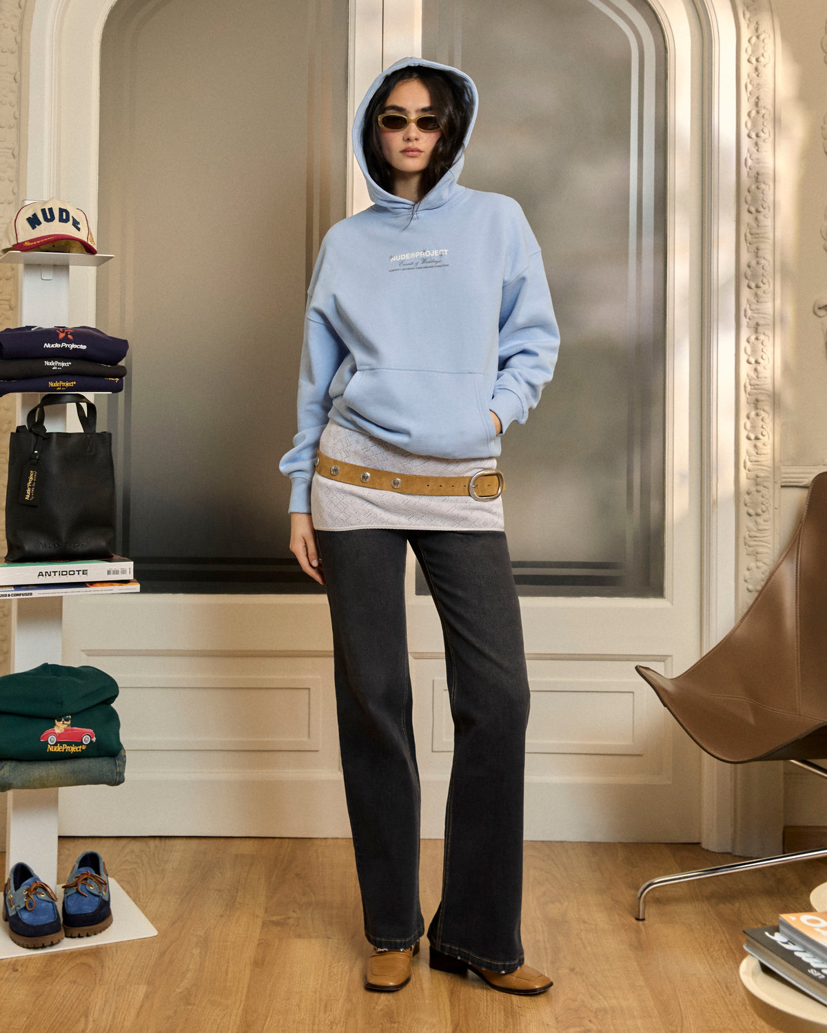 woman [Woman model is 175cm/5'9" wearing size M]