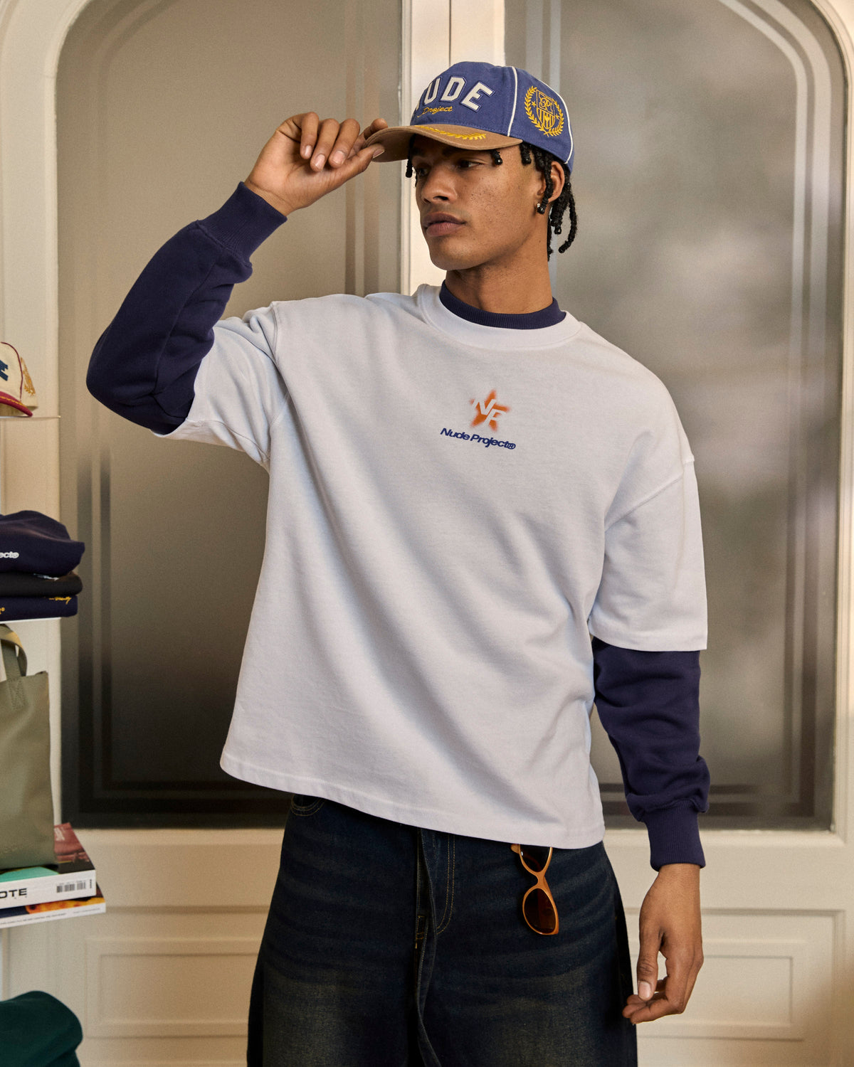 man [Model is 180cm/5'11" wearing size L]