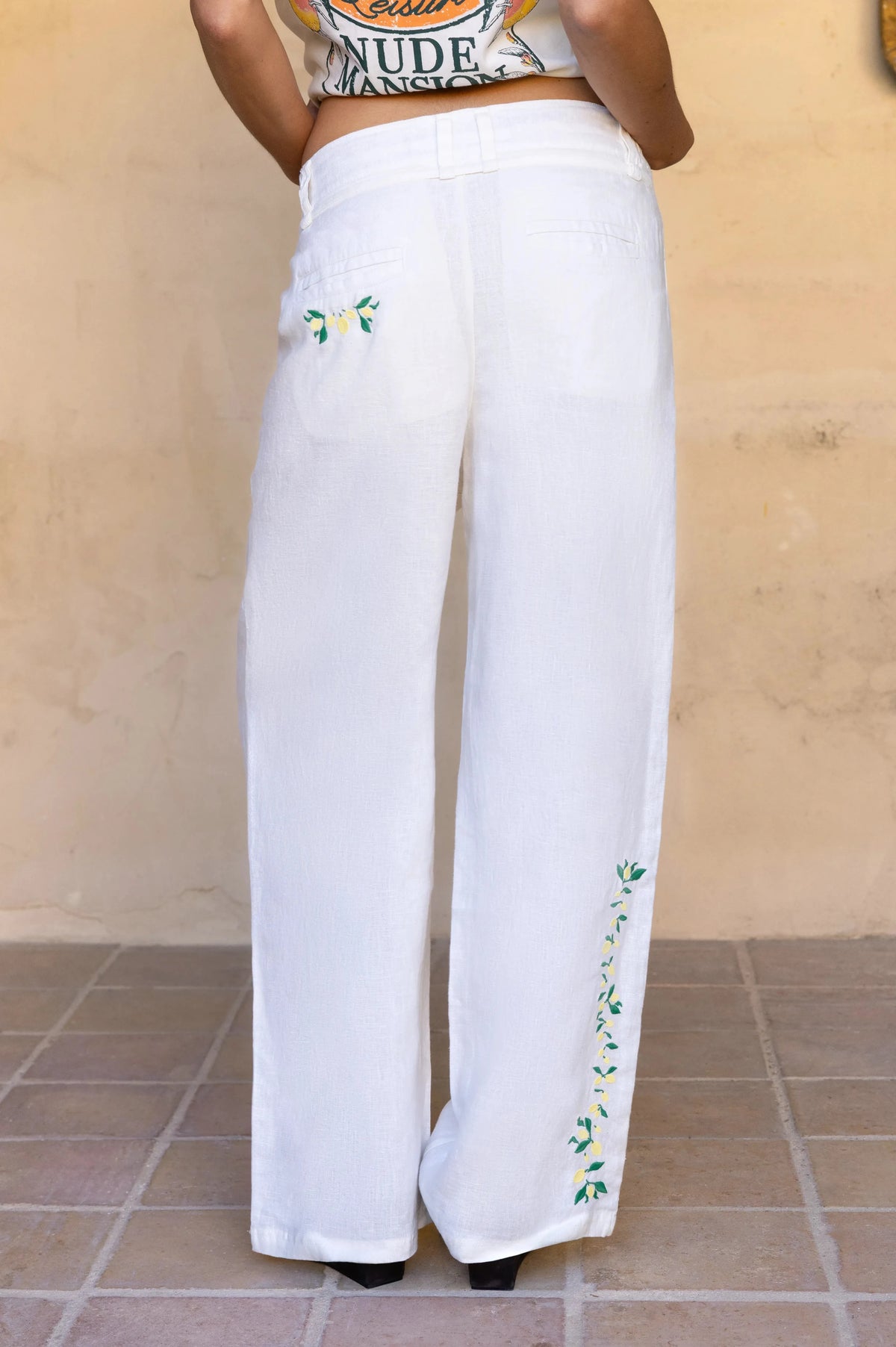 WOMAN [Model is 171cm / 5'7" wearing size 36]