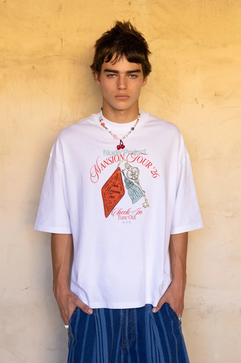 MAN [Model is 181cm / 5'11" wearing size M]