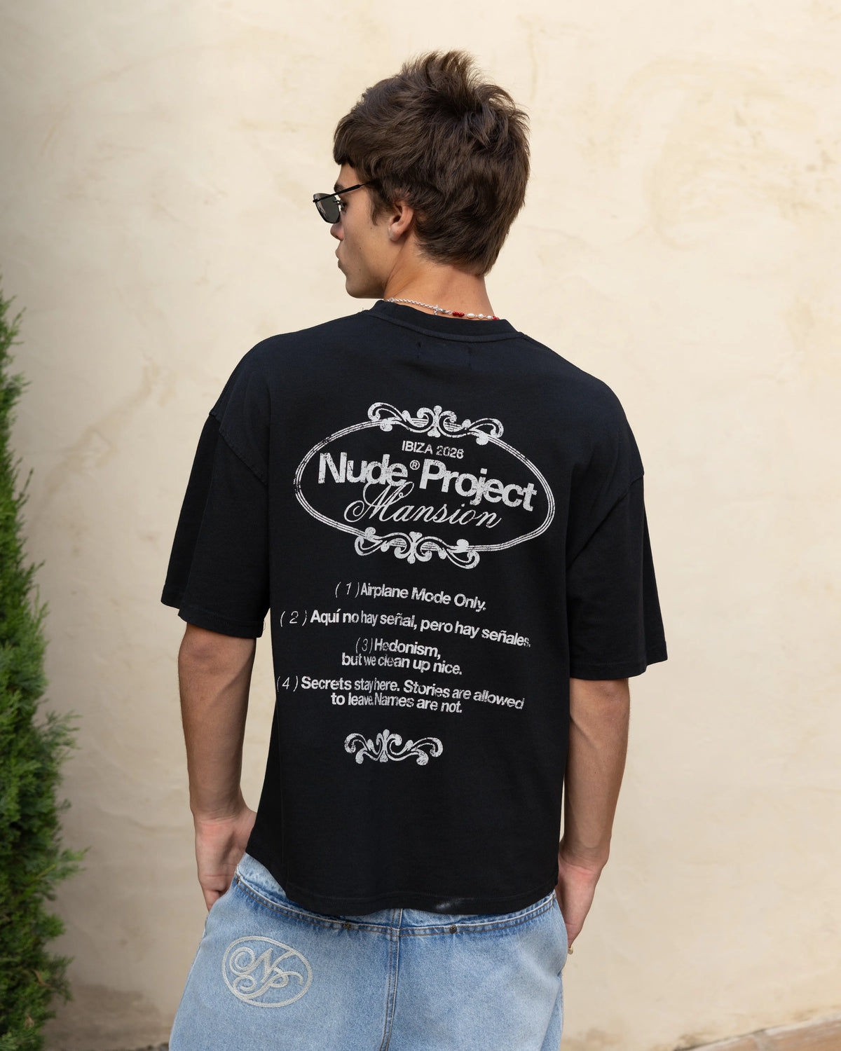 MAN [Model is 181cm / 5'11" wearing size M]