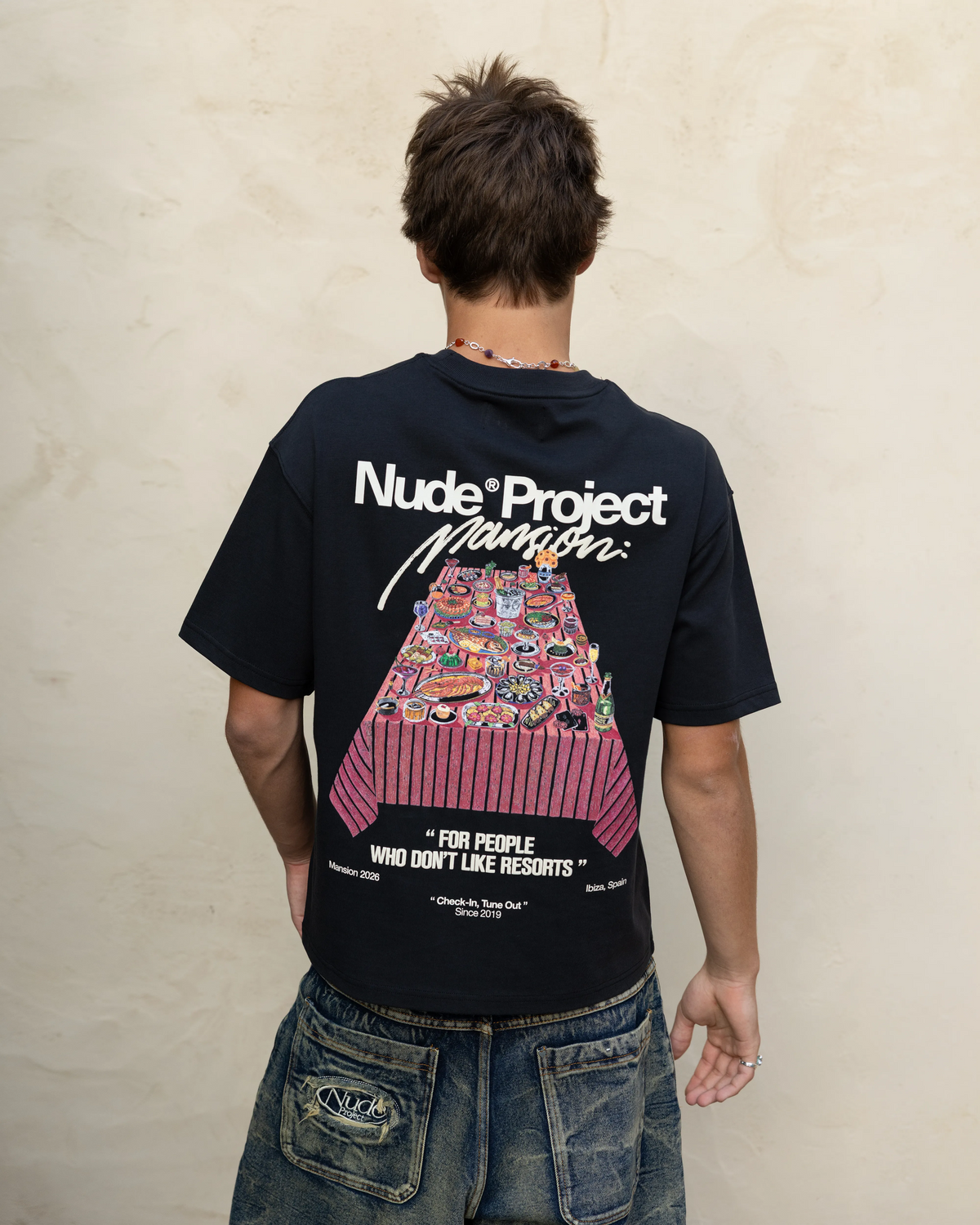 MAN [Model is 181cm / 5'11" wearing size M]