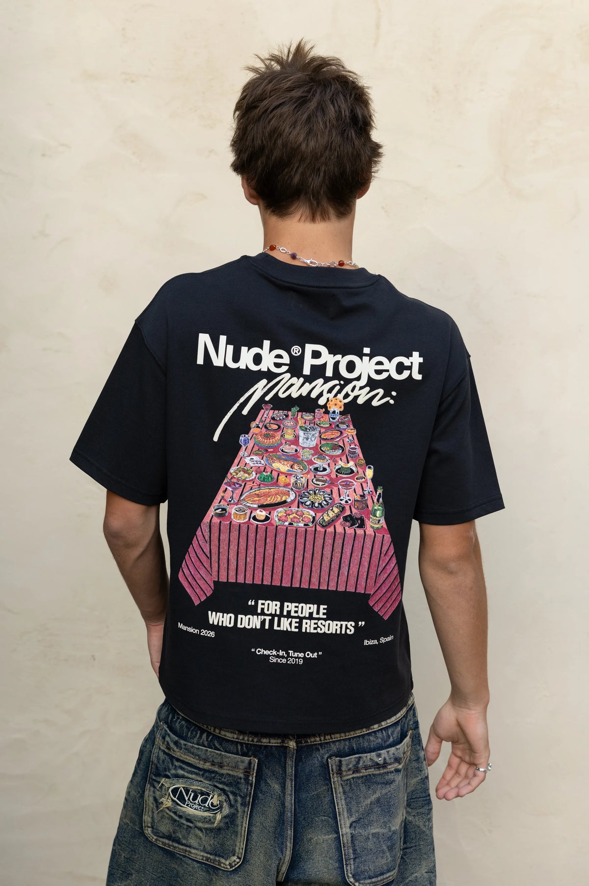 MAN [Model is 181cm / 5'11" wearing size M]