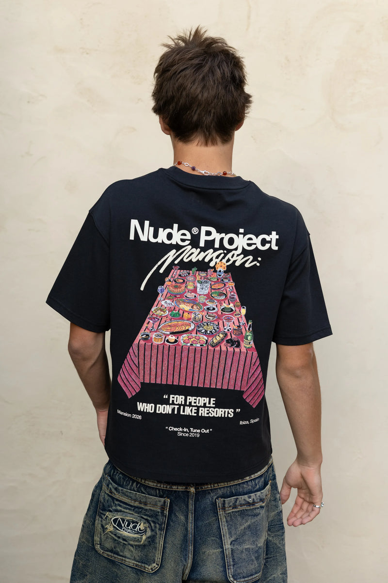 MAN [Model is 181cm / 5'11" wearing size M]