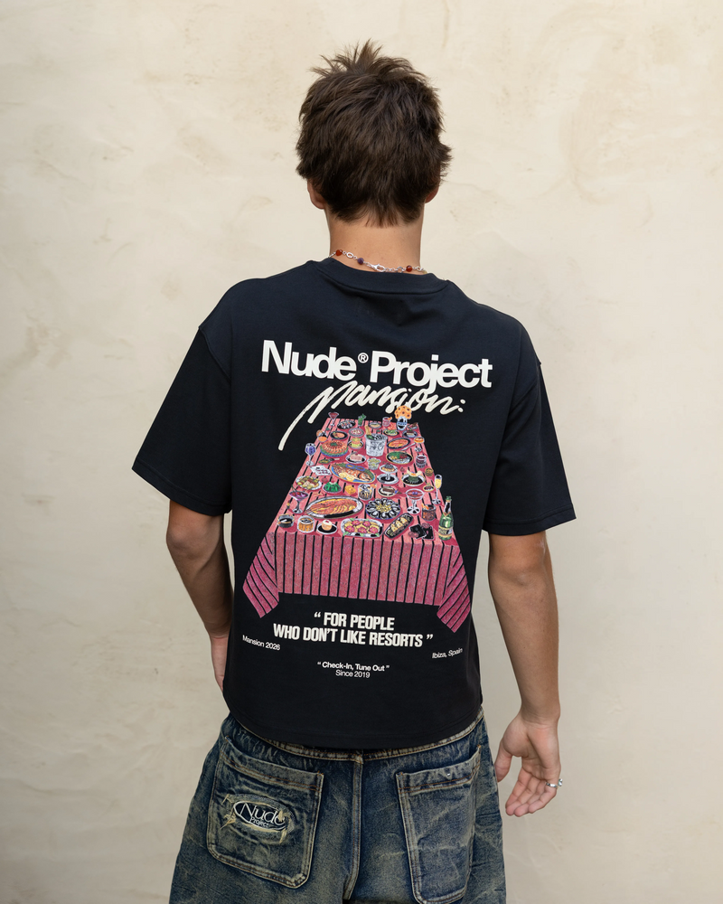 MAN [Model is 181cm / 5'11" wearing size M]