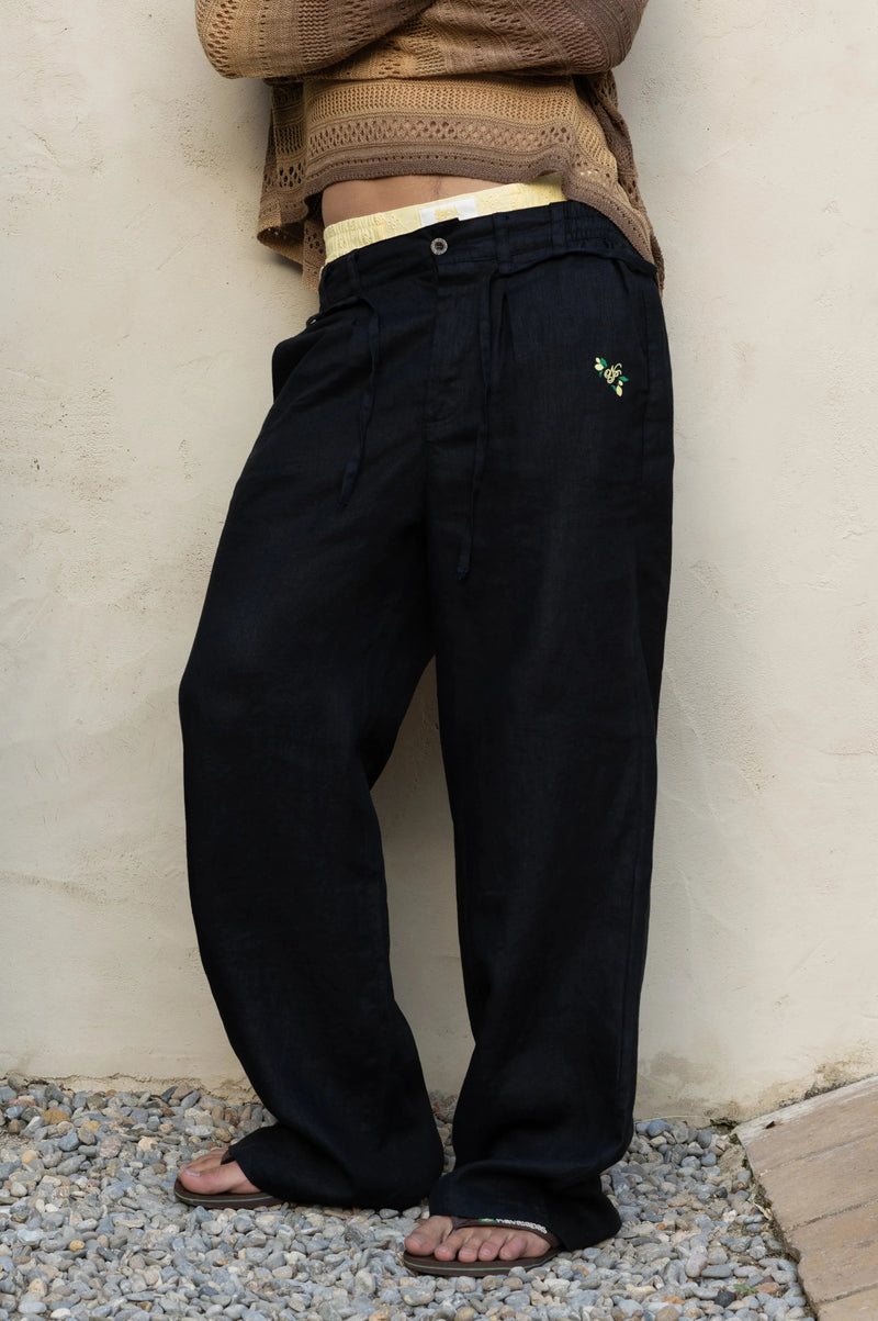 MAN [Model is 181cm / 5'11" wearing size 42]