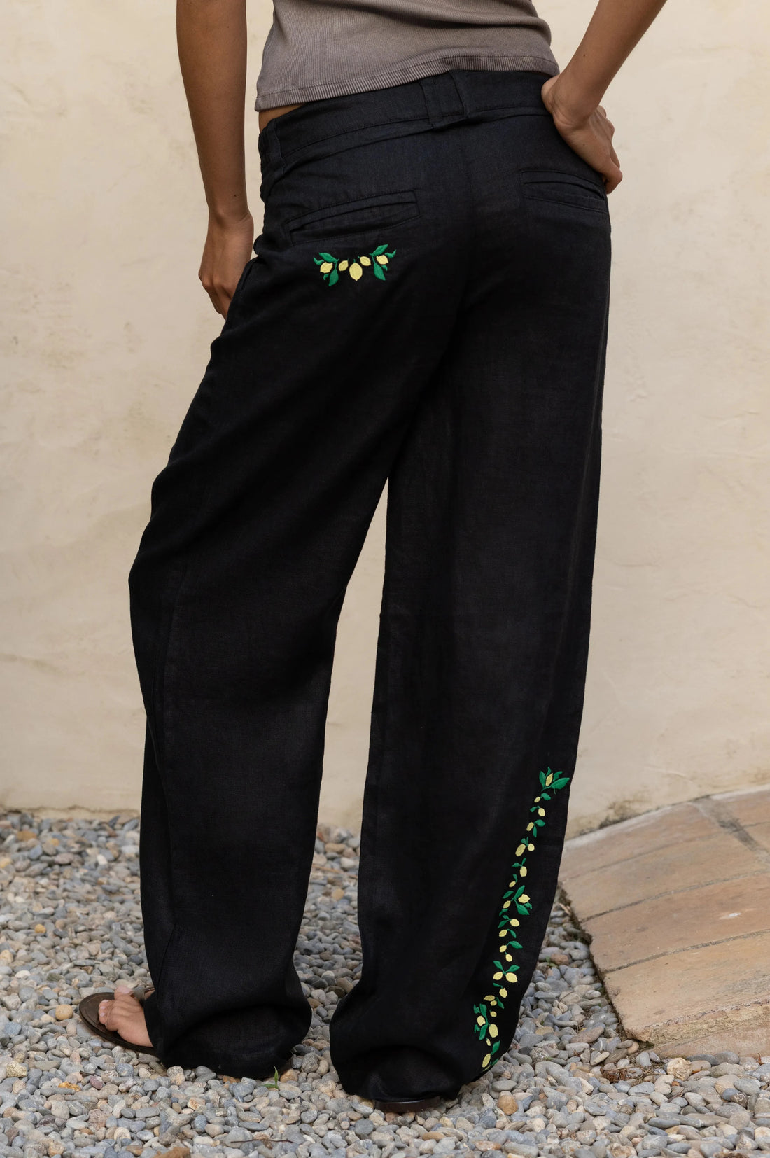WOMAN [Model is 171cm / 5'7" wearing size 36]