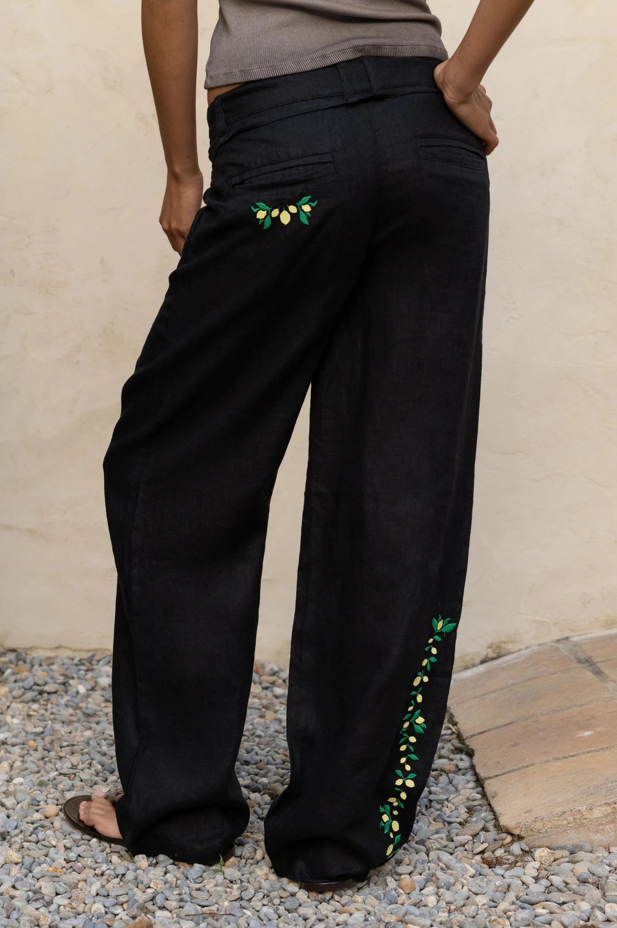 WOMAN [Model is 171cm / 5'7" wearing size 36]