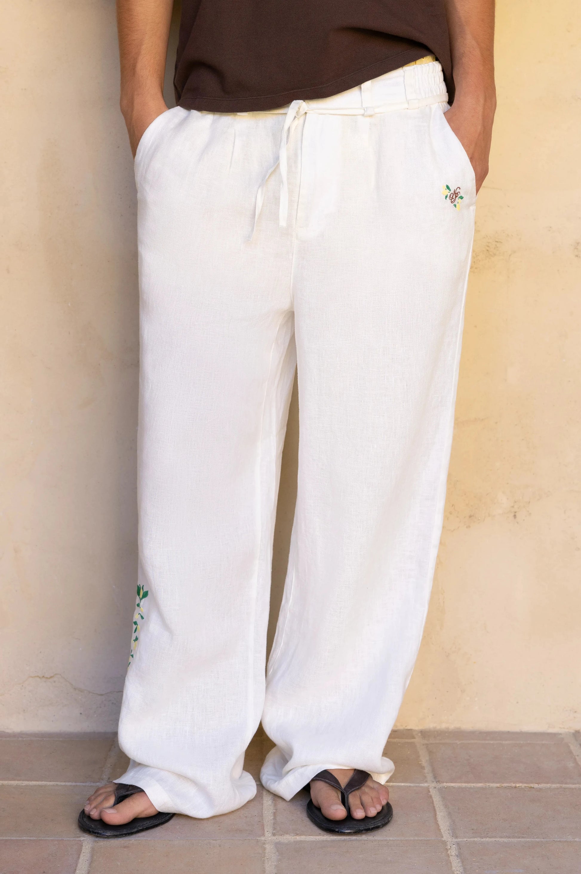 MAN [Model is 181cm / 5'11" wearing size 42]