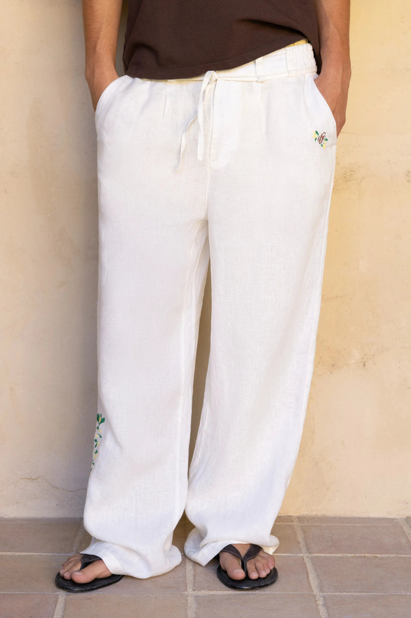 MAN [Model is 181cm / 5'11" wearing size 42]