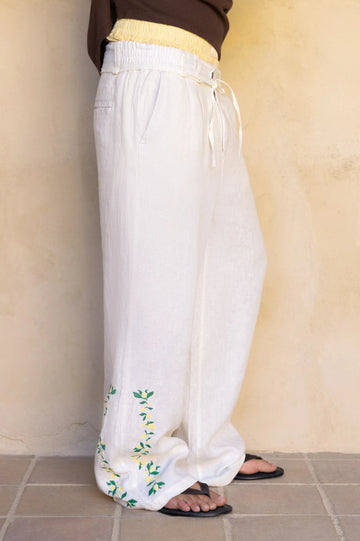 MAN [Model is 181cm / 5'11" wearing size 42]