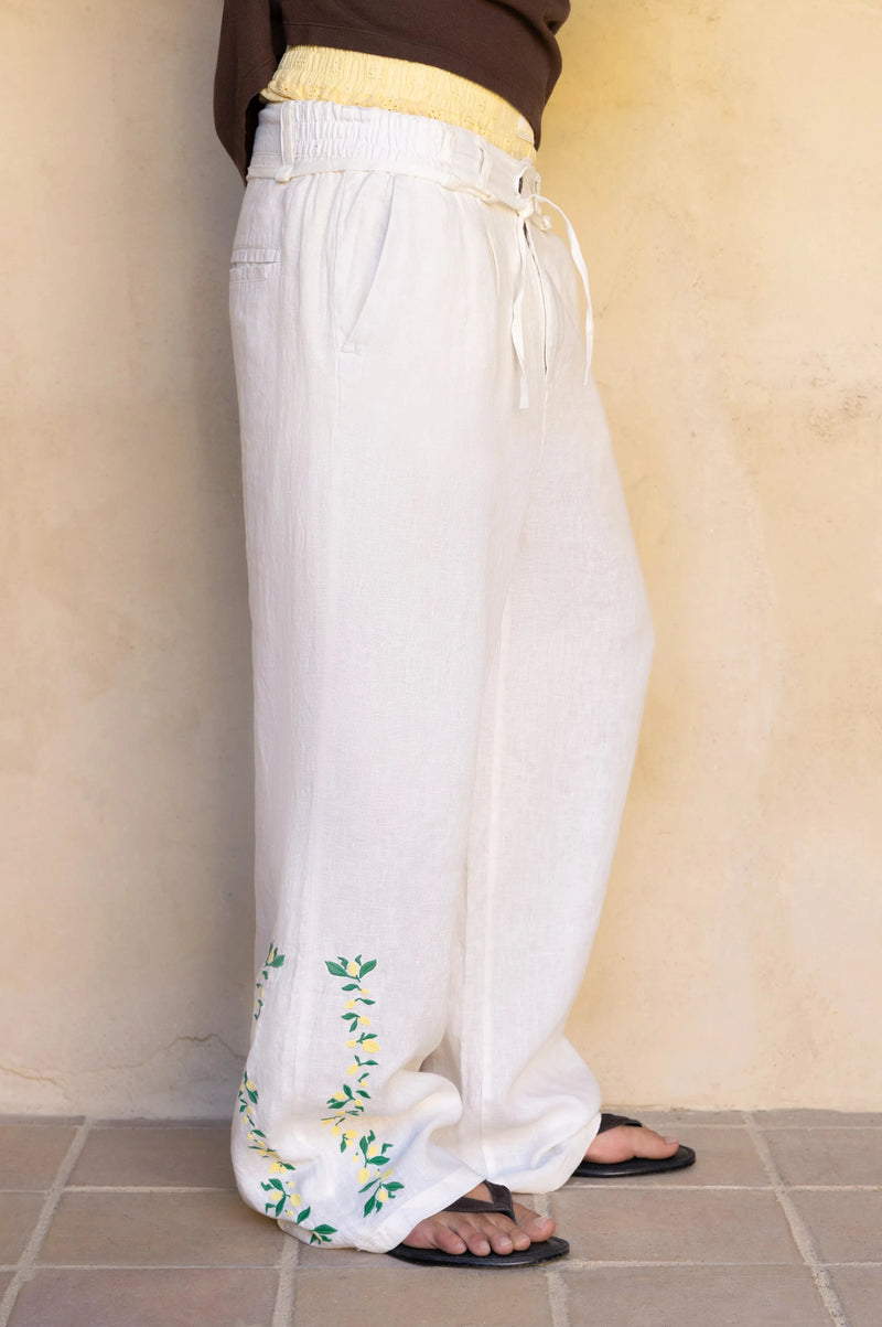 MAN [Model is 181cm / 5'11" wearing size 42]