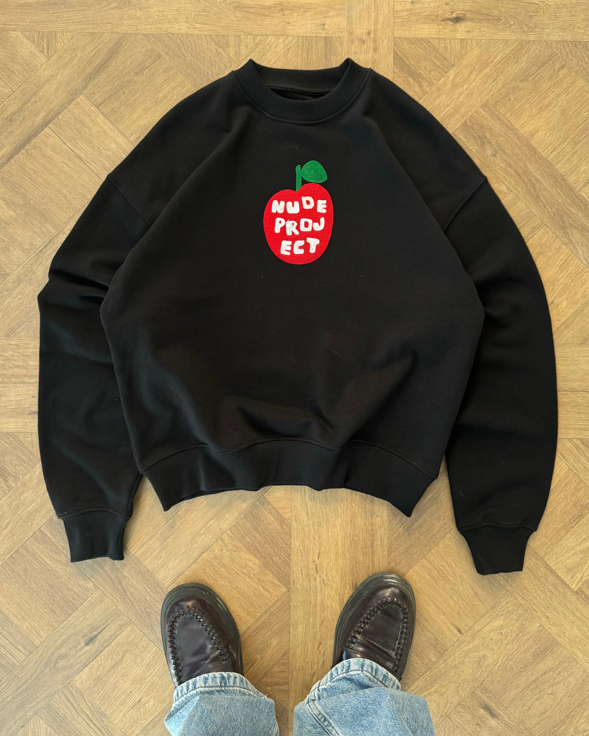 Apple Crew Sweatshirt Black