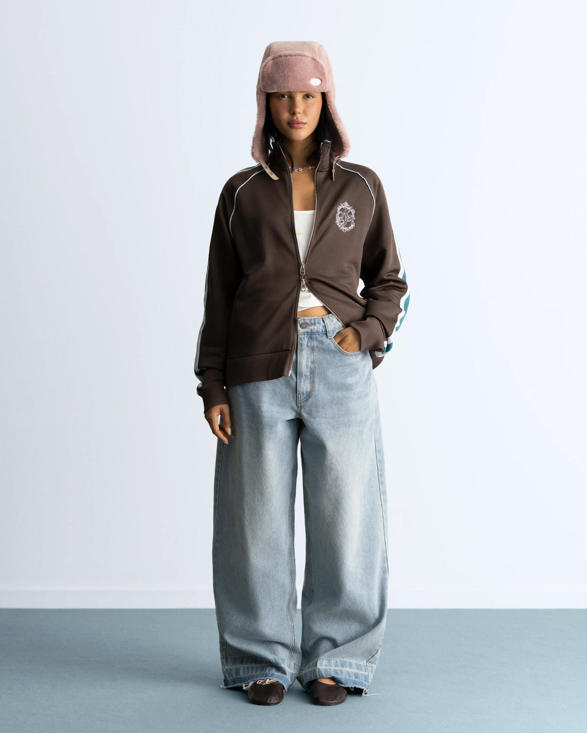 WOMAN [Model is 1.71 m / 5’7” wearing size M]