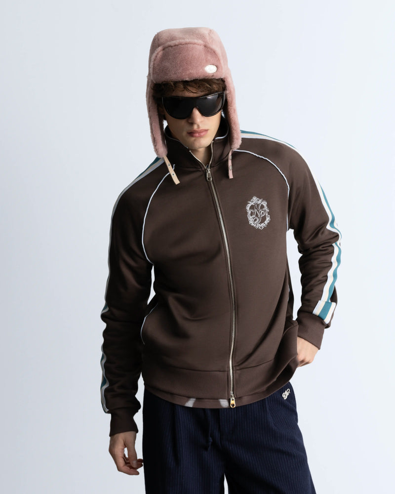 MAN [Model is 1.83 m / 6’0” wearing size L]