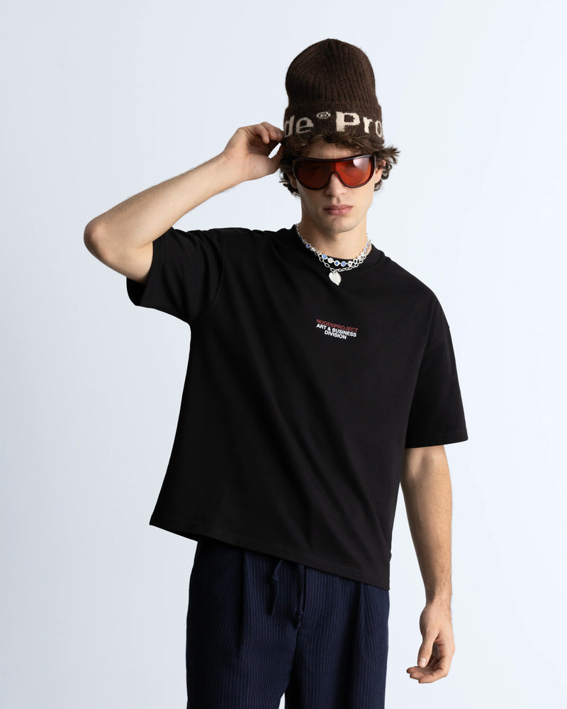 MAN [Model is 1.83 m / 6’0” wearing size M]