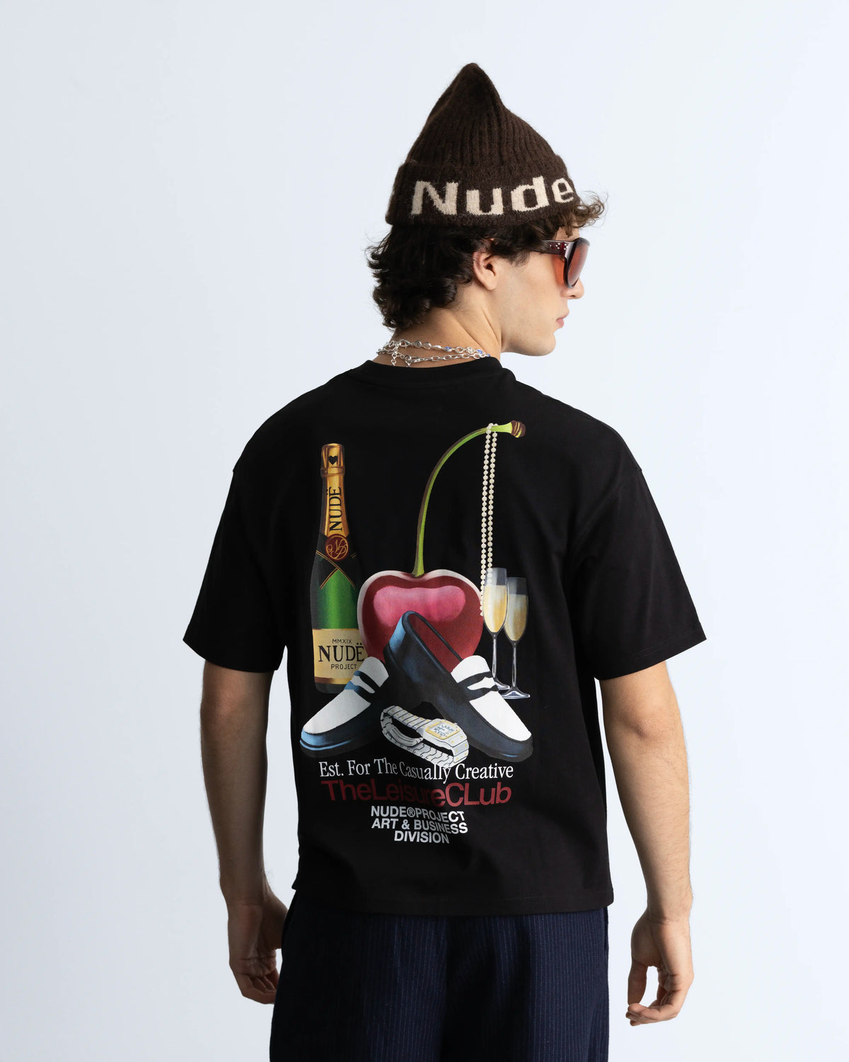 MAN [Model is 1.83 m / 6’0” wearing size M]