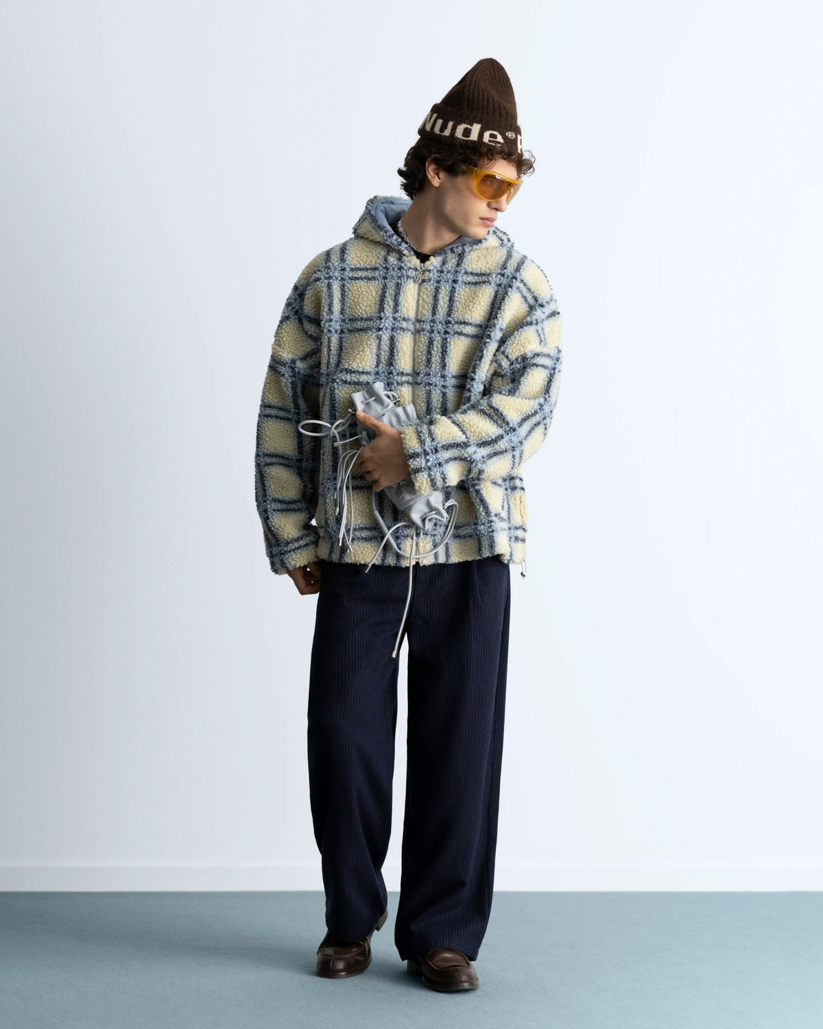 MAN [Model is 1.83 m / 6’0” wearing size L]