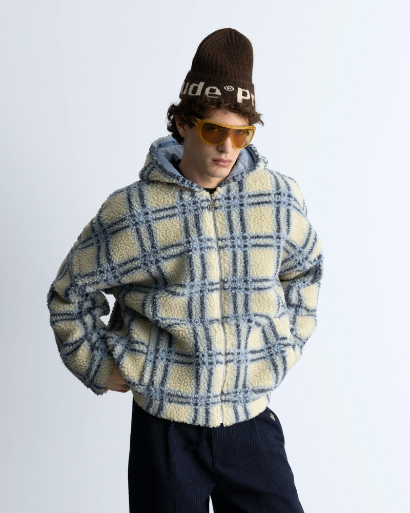 MAN [Model is 1.83 m / 6’0” wearing size L]