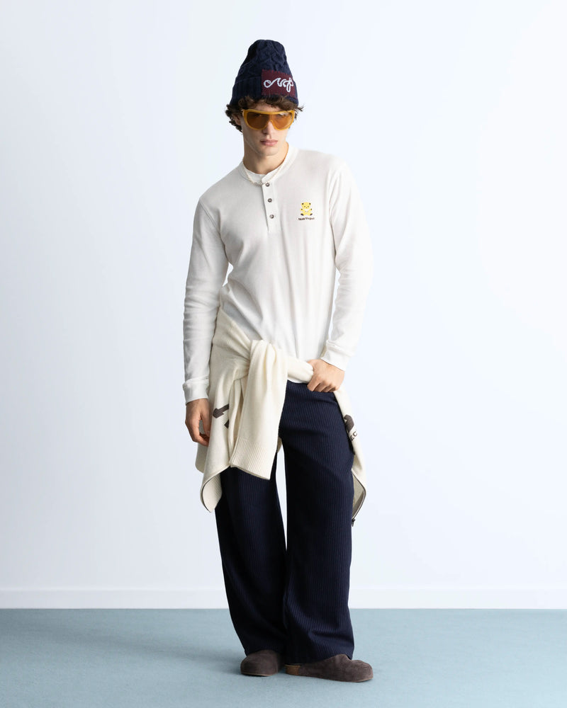 MAN [Model is 1.83 m / 6’0” wearing size L]