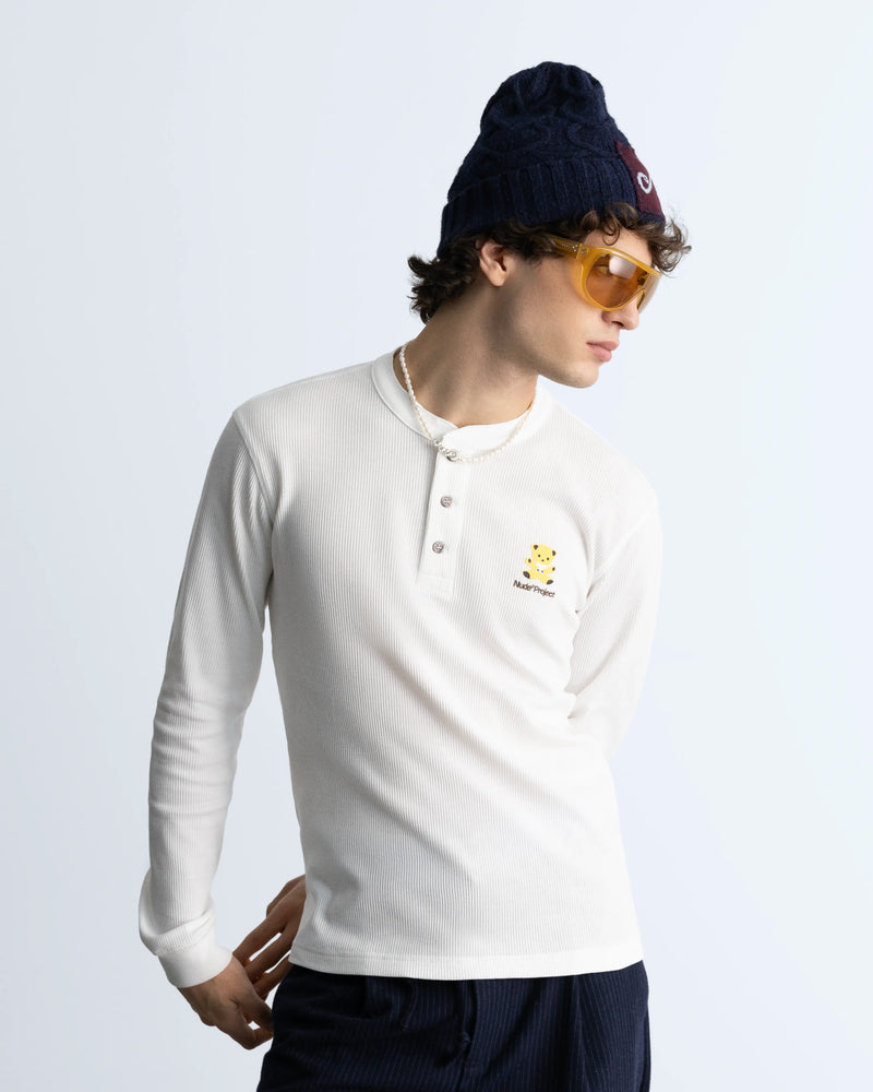 MAN [Model is 1.83 m / 6’0” wearing size L]