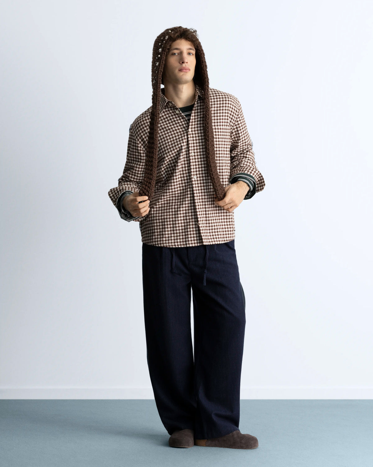 MAN [Model is 1.83 m / 6’0” wearing size M]