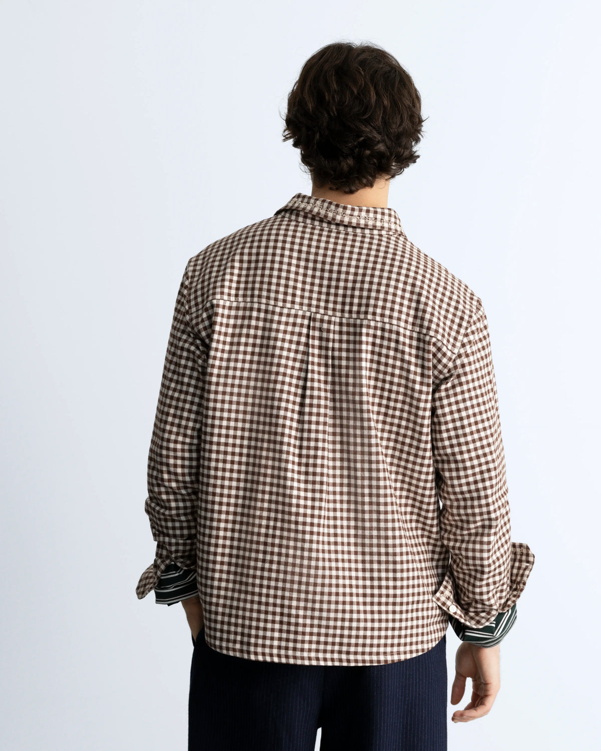 MAN [Model is 1.83 m / 6’0” wearing size M]