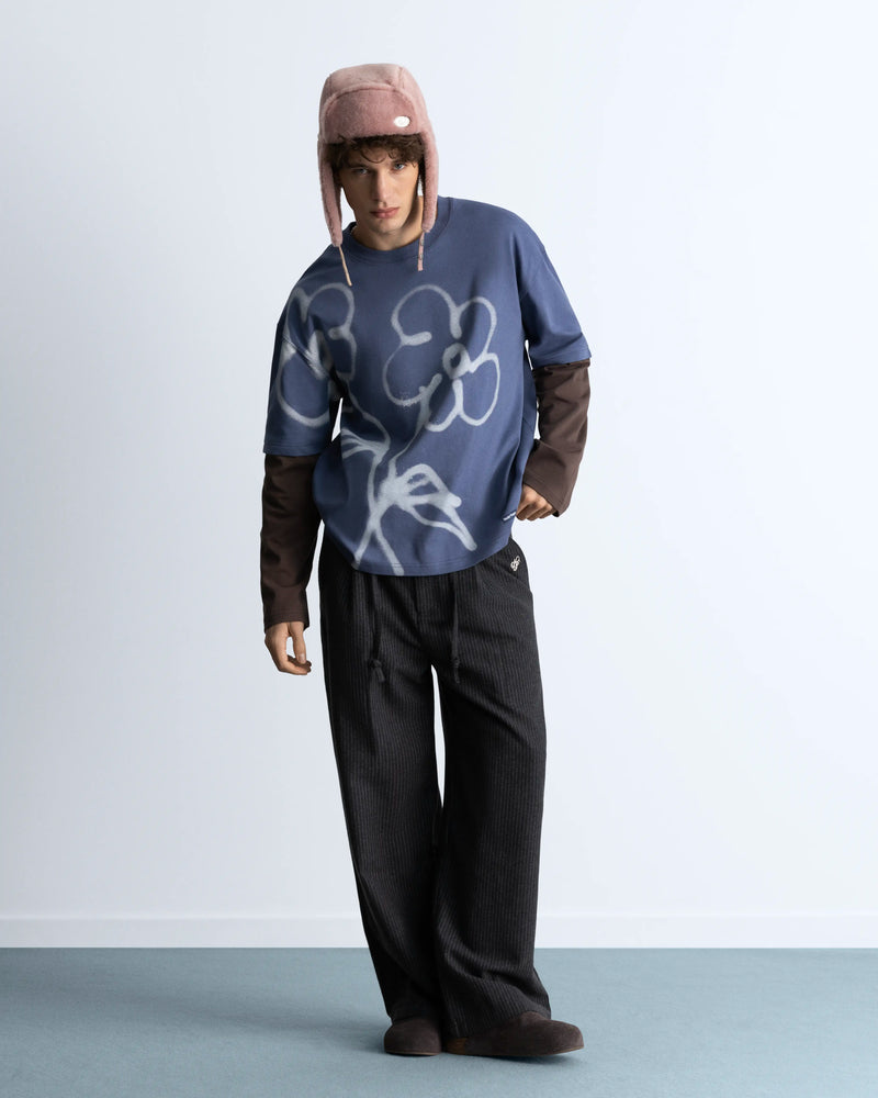 MAN [Model is 1.83 m / 6’0” wearing size L]