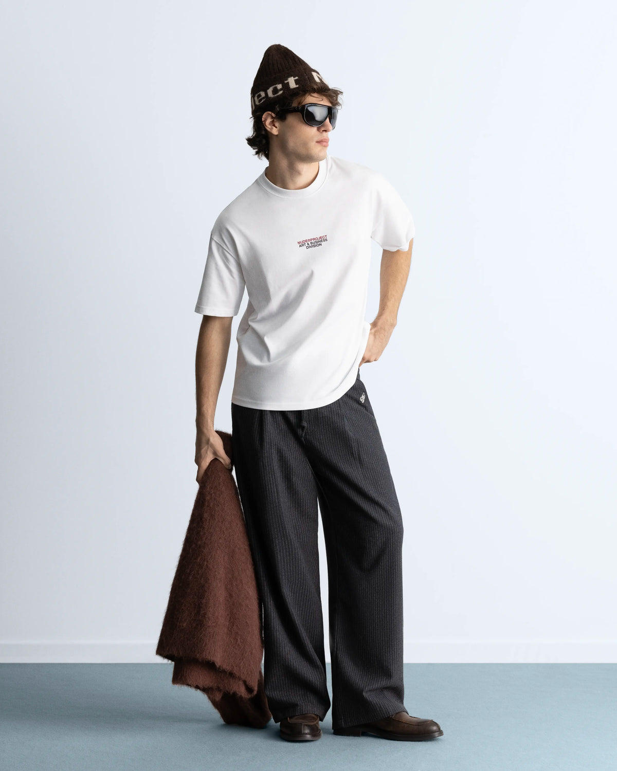 MAN [Model is 1.83 m / 6’0” wearing size M]