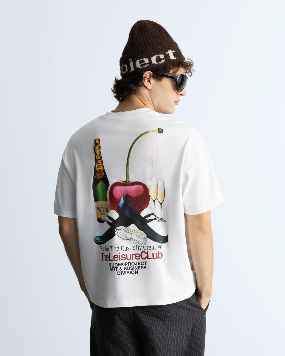 MAN [Model is 1.83 m / 6’0” wearing size M]