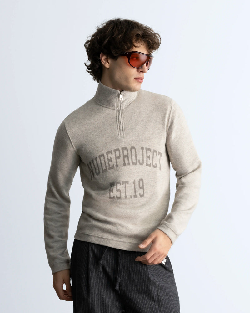 MAN [Model is 1.83 m / 6’0” wearing size L]