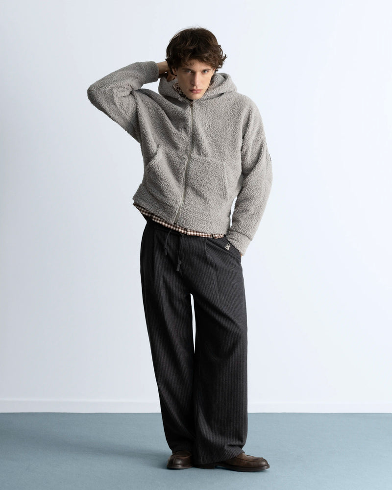 MAN [Model is 1.83 m / 6’0” wearing size L]