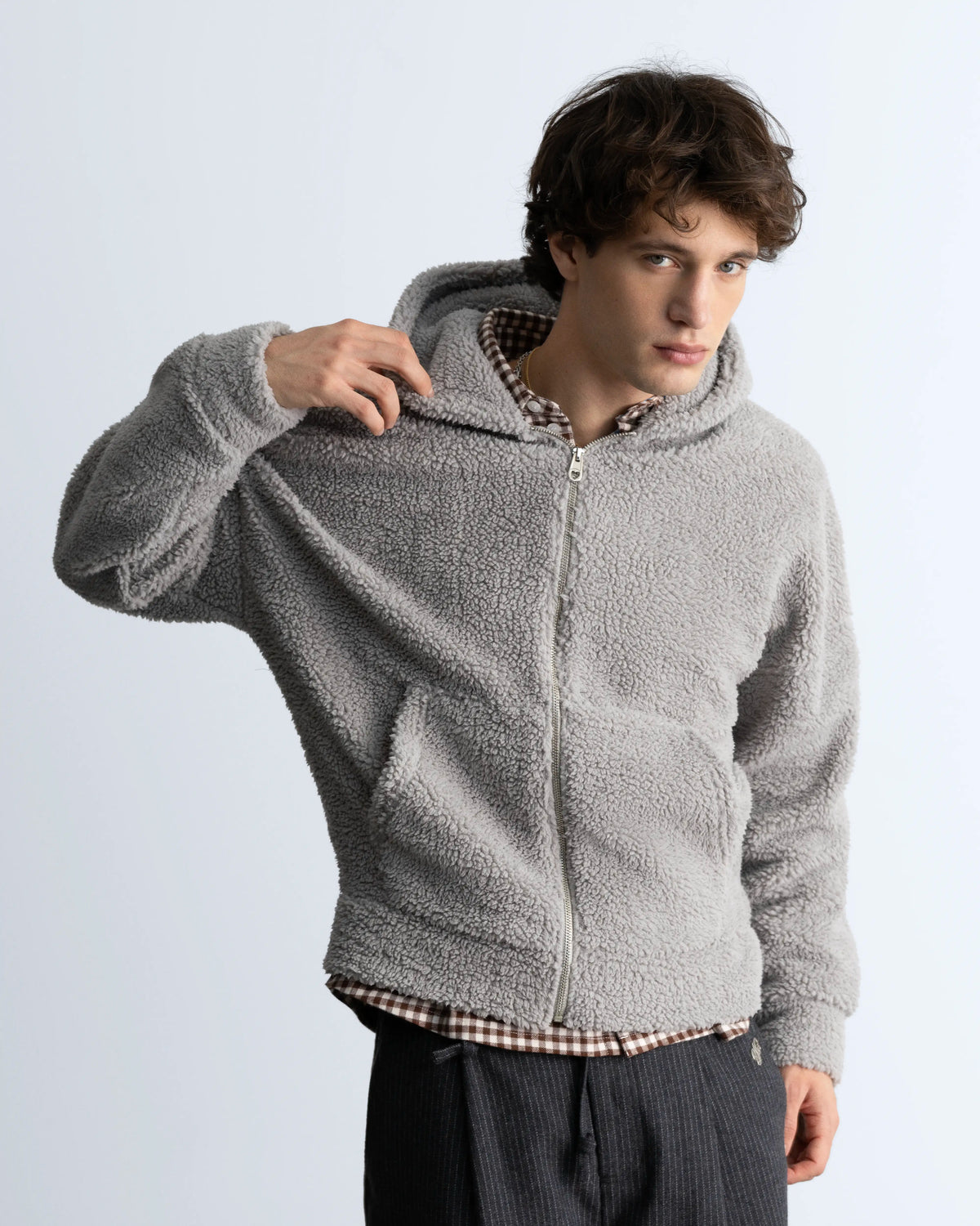 MAN [Model is 1.83 m / 6’0” wearing size L]