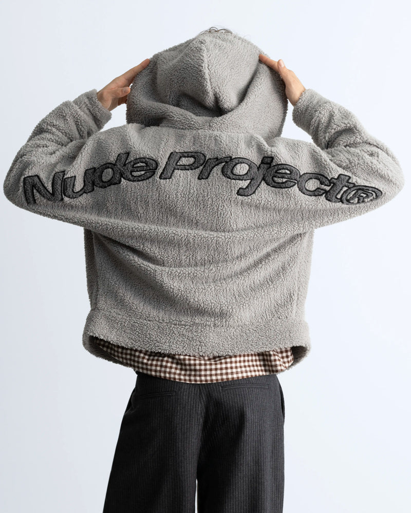 MAN [Model is 1.83 m / 6’0” wearing size L]