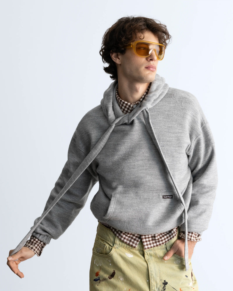 MAN [Model is 1.83 m / 6’0” wearing size M]