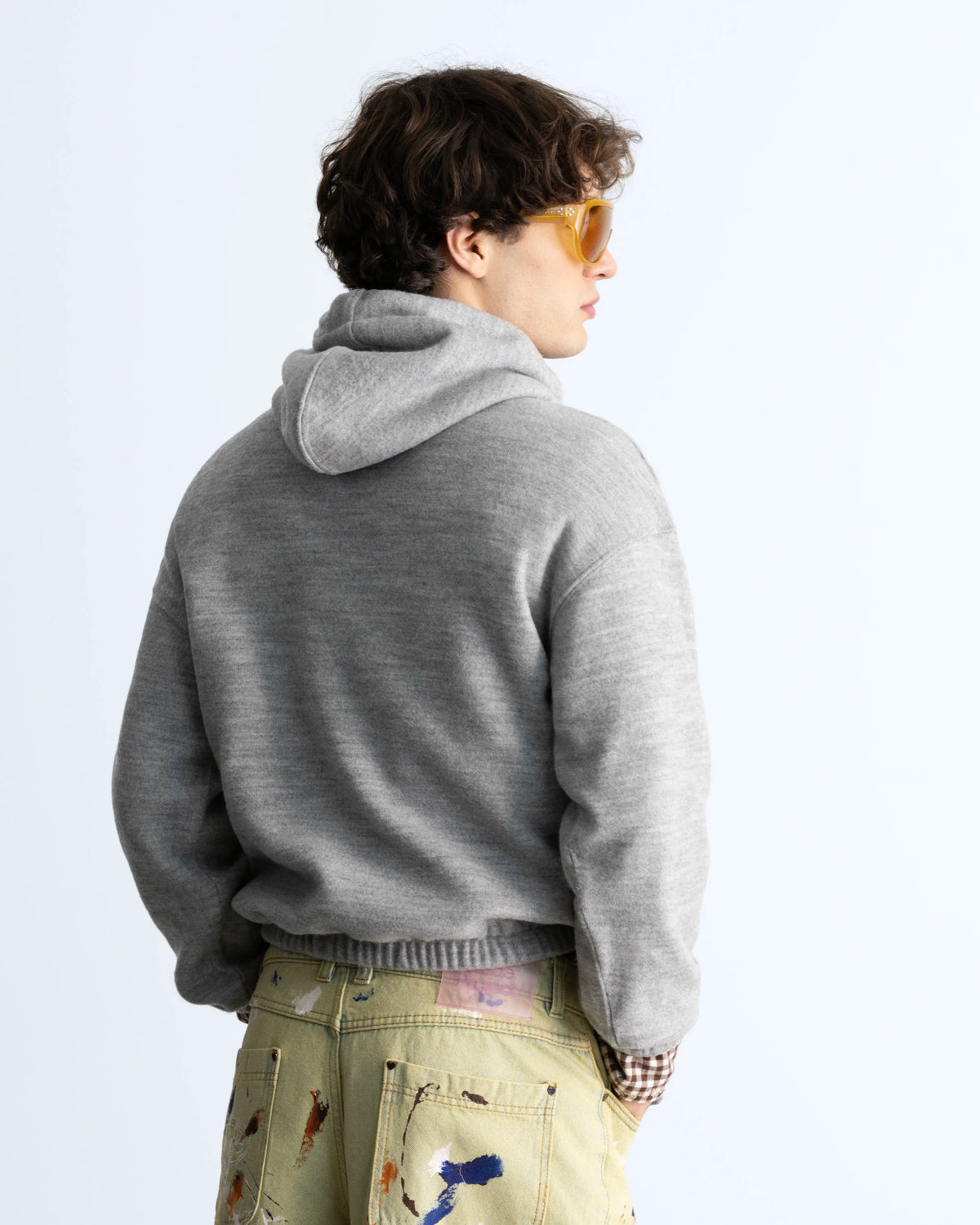 MAN [Model is 1.83 m / 6’0” wearing size M]