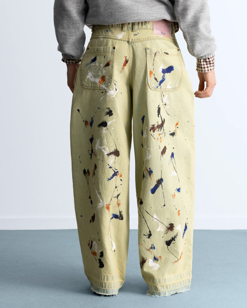 MAN [Model is 1.83 m / 6’0” wearing size M]