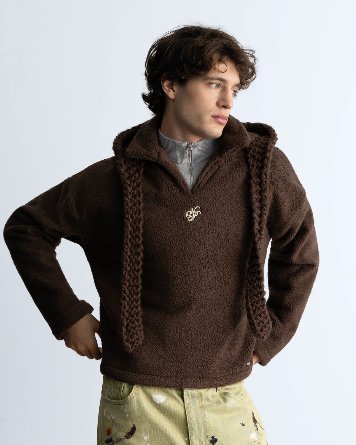 MAN [Model is 1.83 m / 6’0” wearing size M]