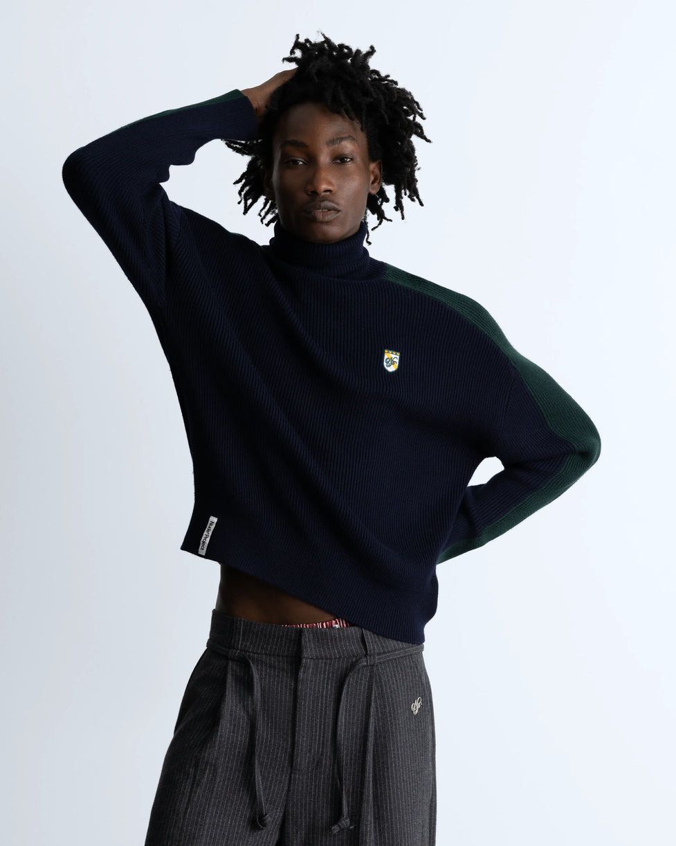 MAN [Model is 1.89 m / 6’2” wearing size M]