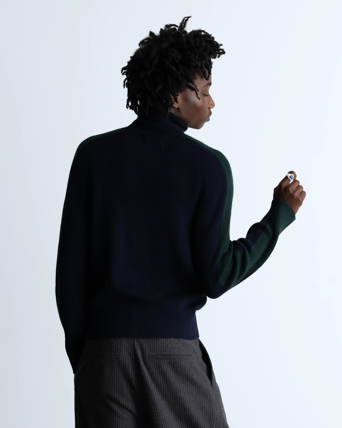 MAN [Model is 1.89 m / 6’2” wearing size M]